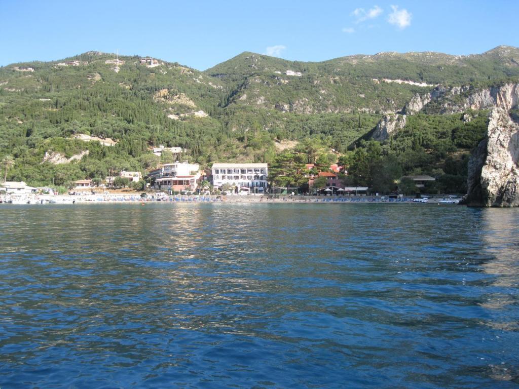 Paradise Aparthotel 2*